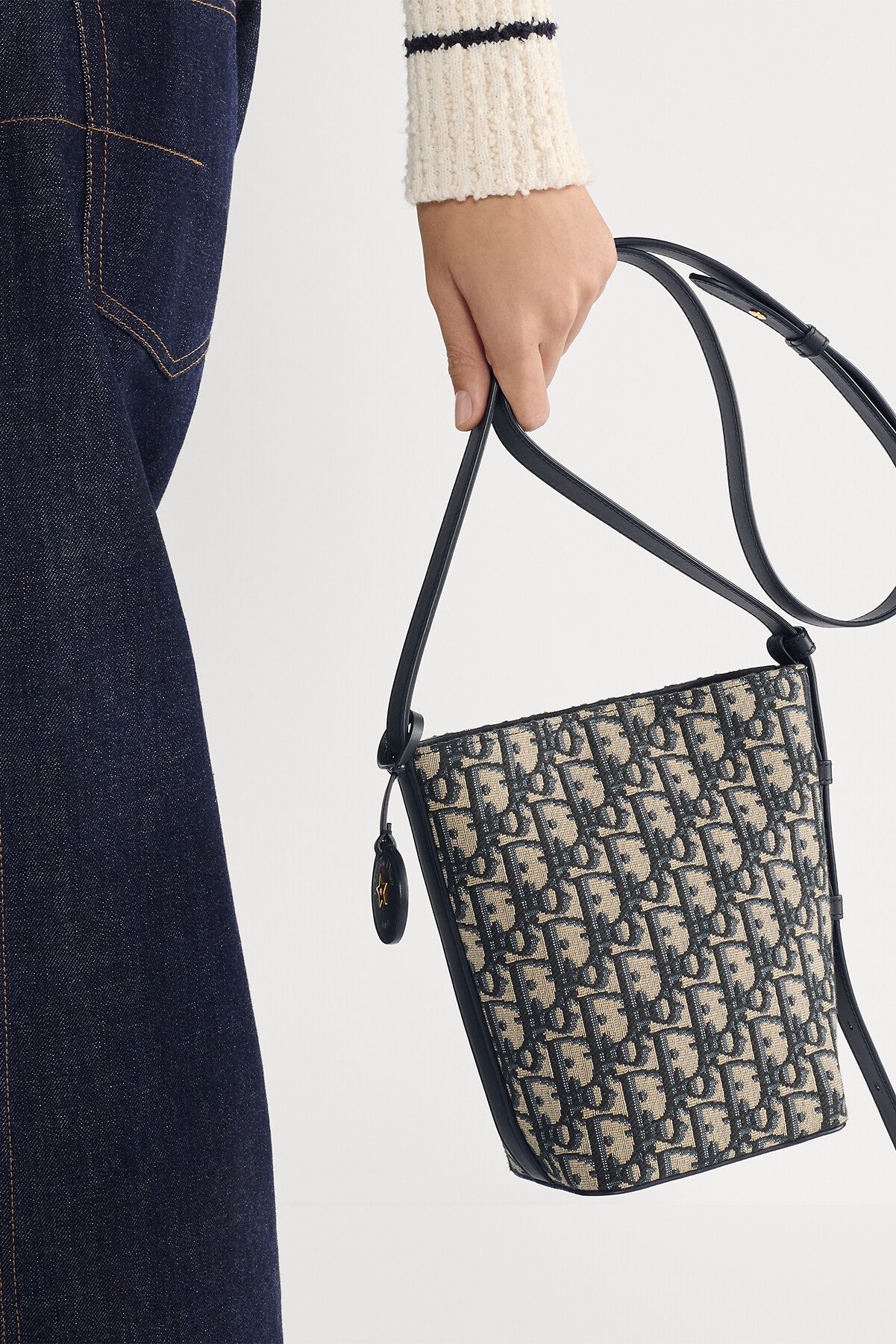 Diorstar 迷你水桶包 蓝色 Oblique 印花面料 