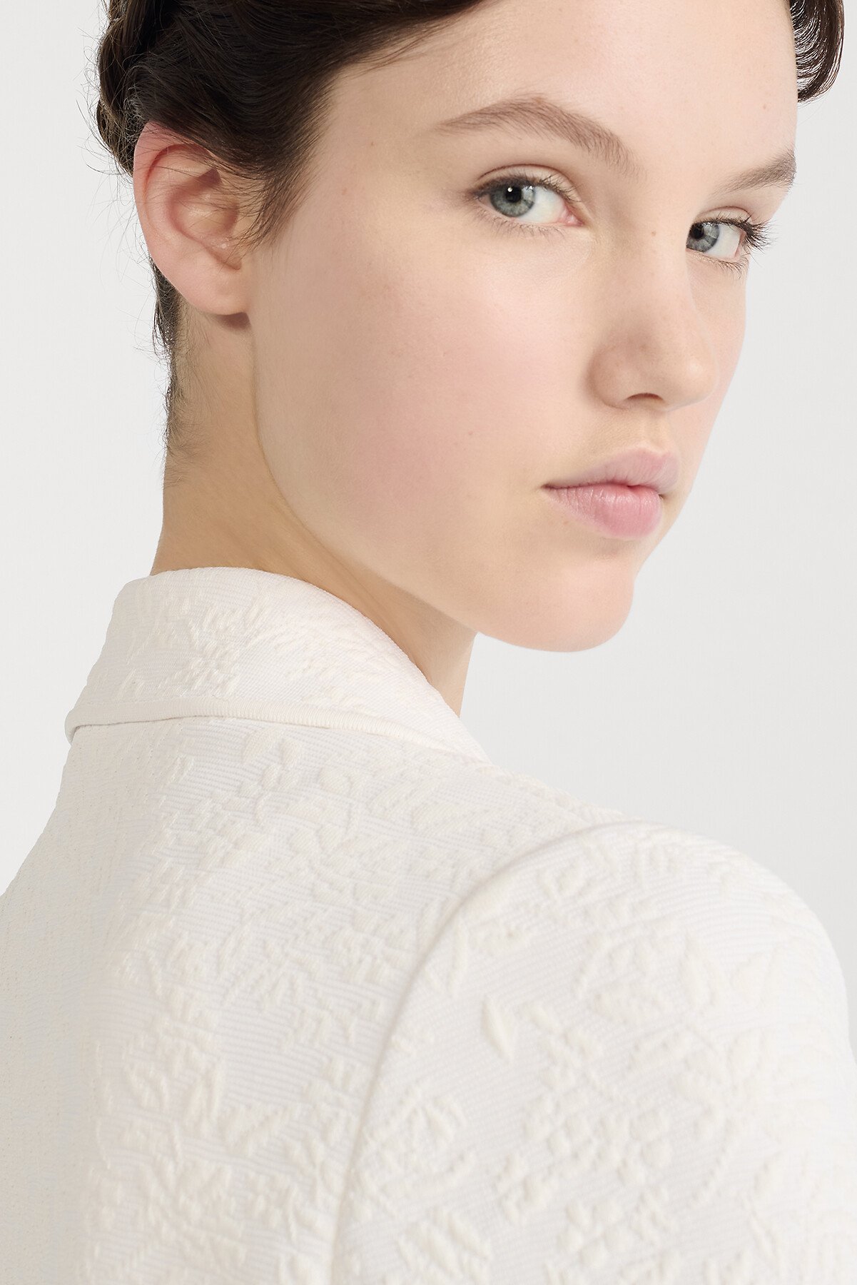 短款外套 米白色科技针织面料普罗旺斯风格绗缝 Millefiori 图案 