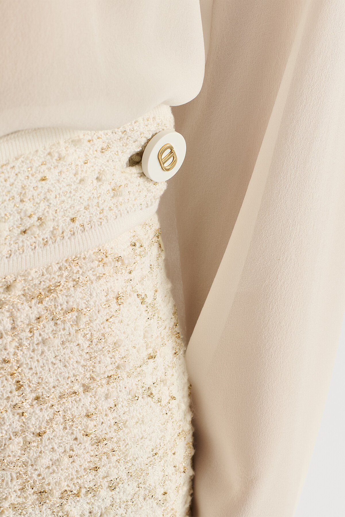 매크로까나쥬 스트레이트 미디 스커트 화이트 & 골드 톤 코튼 블렌드 트위드 니트 