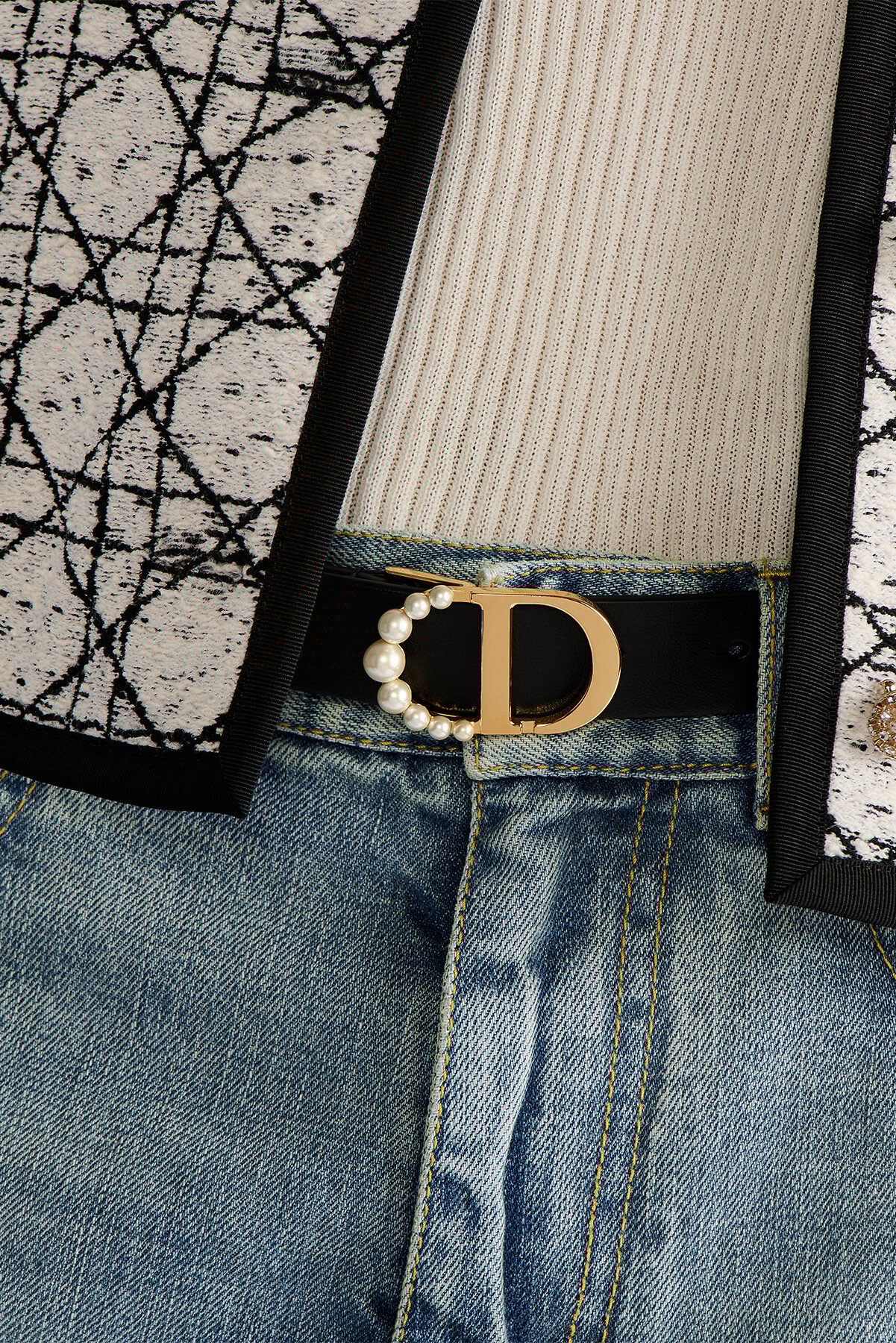 30 Montaigne 腰带 25 毫米黑色光滑牛皮革和白色树脂珠饰 