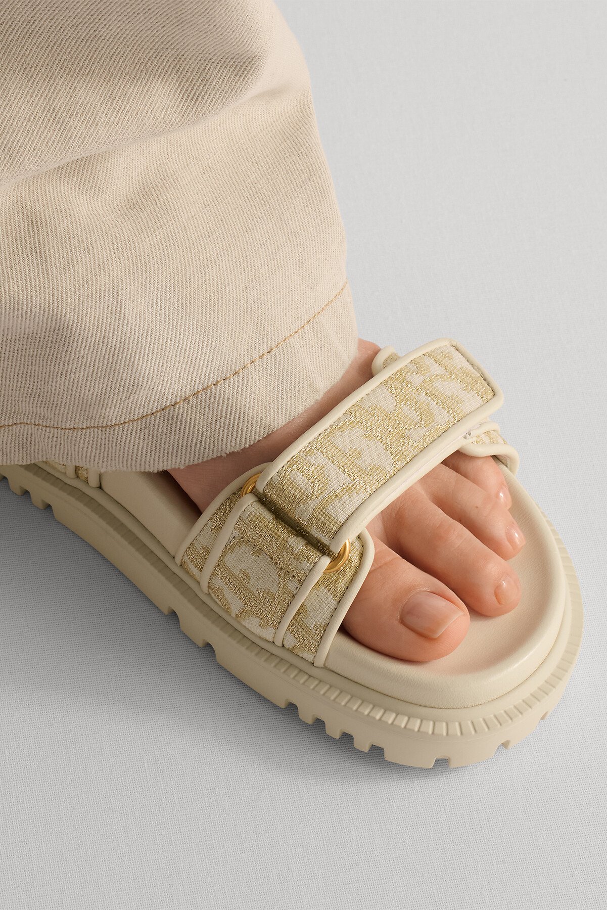 Dioract Sandal White Dior Oblique Jacquard with Gold-Tone Metallic Thread 