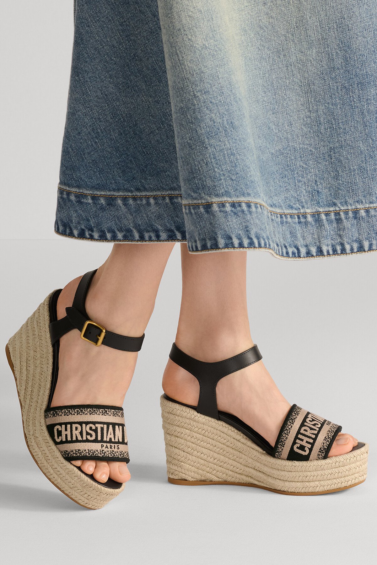 Sandalia de cuña Dway Piel de becerro y algodón bordado en negro