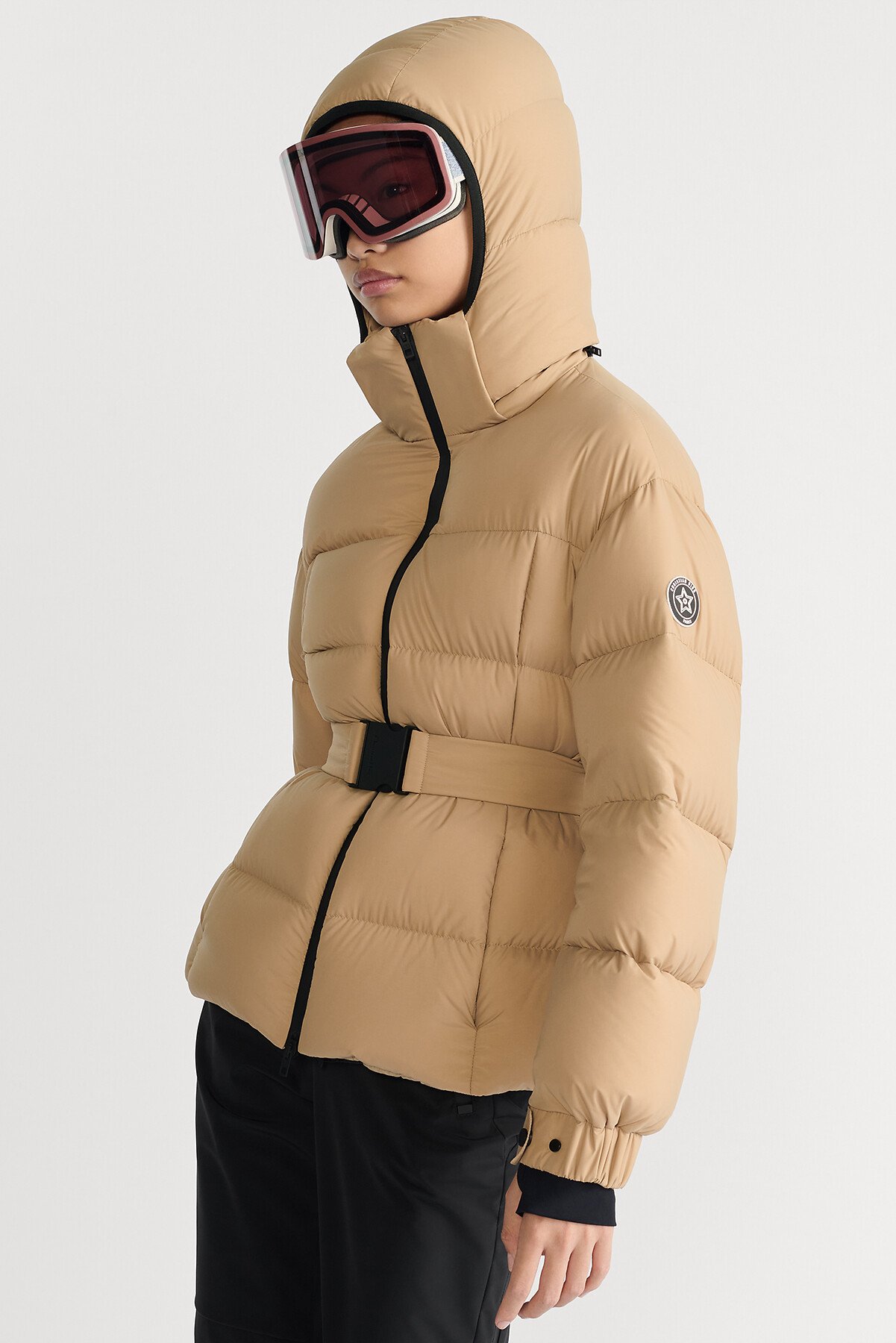 Doudoune ceinturée à capuche DiorAlps Taffetas technique matelassé beige 