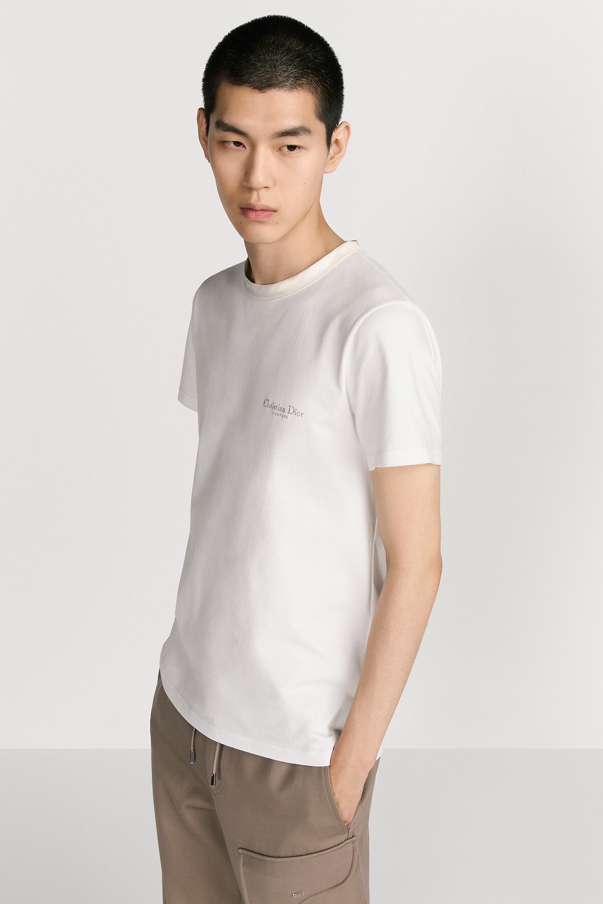 常规版型 T 恤 白色棉质平纹针织面料 Christian Dior Couture 刺绣 