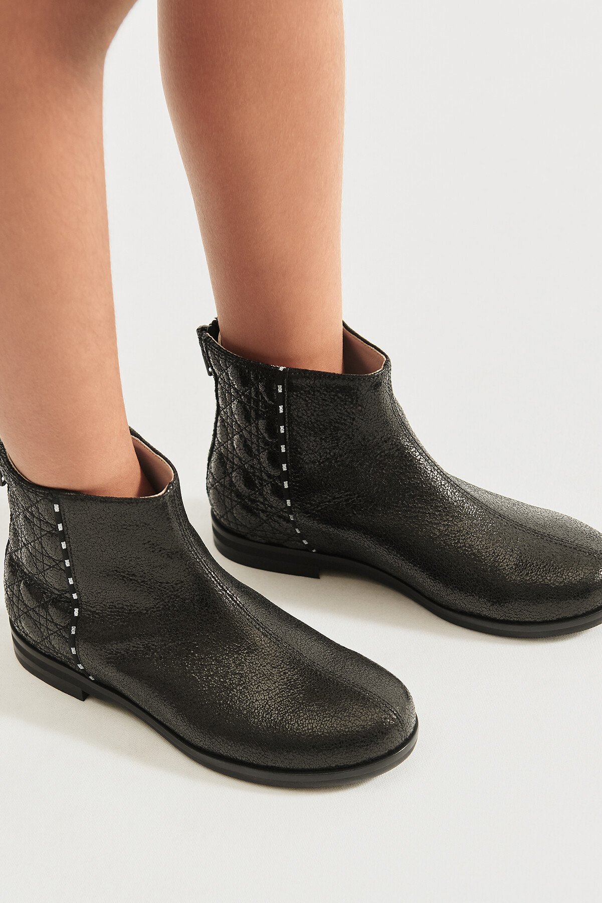 Ankle Boot für Kinder Ziegenleder mit Knittereffekt in glänzendem Schwarz 