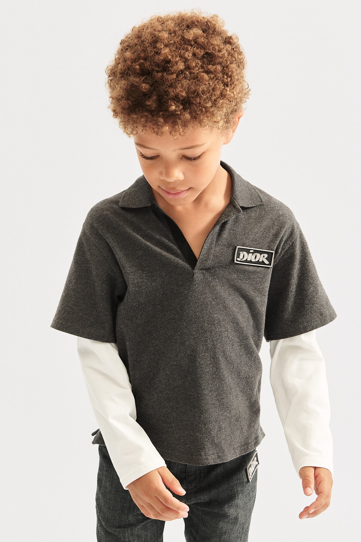 儿童长袖 Polo 衫 煤灰色和象牙色棉质混纺平纹针织面料 