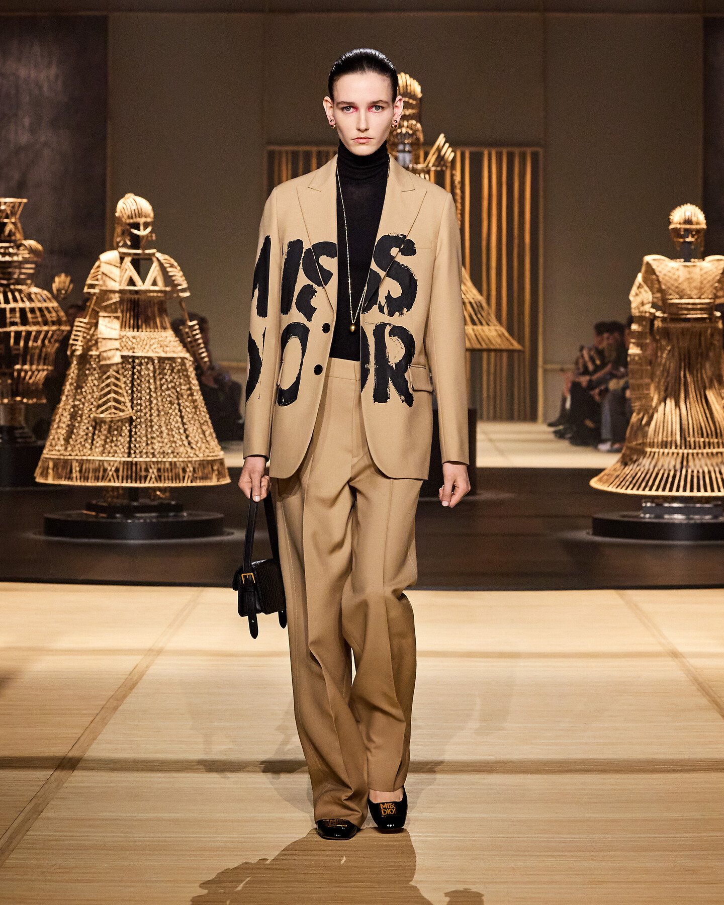 Autumn-Winter 2024-2025 Ready-to-Wear Show - DÉFILÉS PRÊT-À