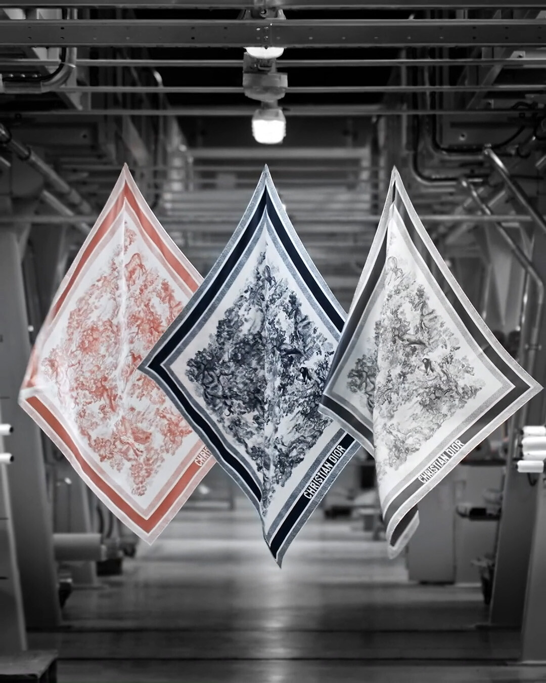 Toile de Jouy Sauvage 90 Square Scarf Ivory and Navy Blue