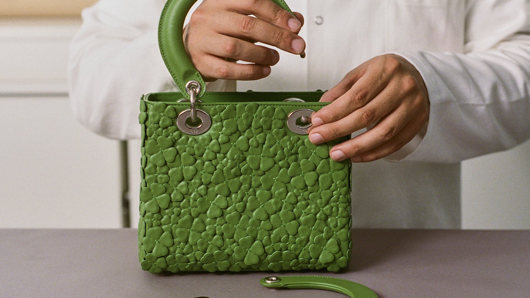 DIOR | レディディオール|ウィメンズレザーグッツ｜ディオール公式