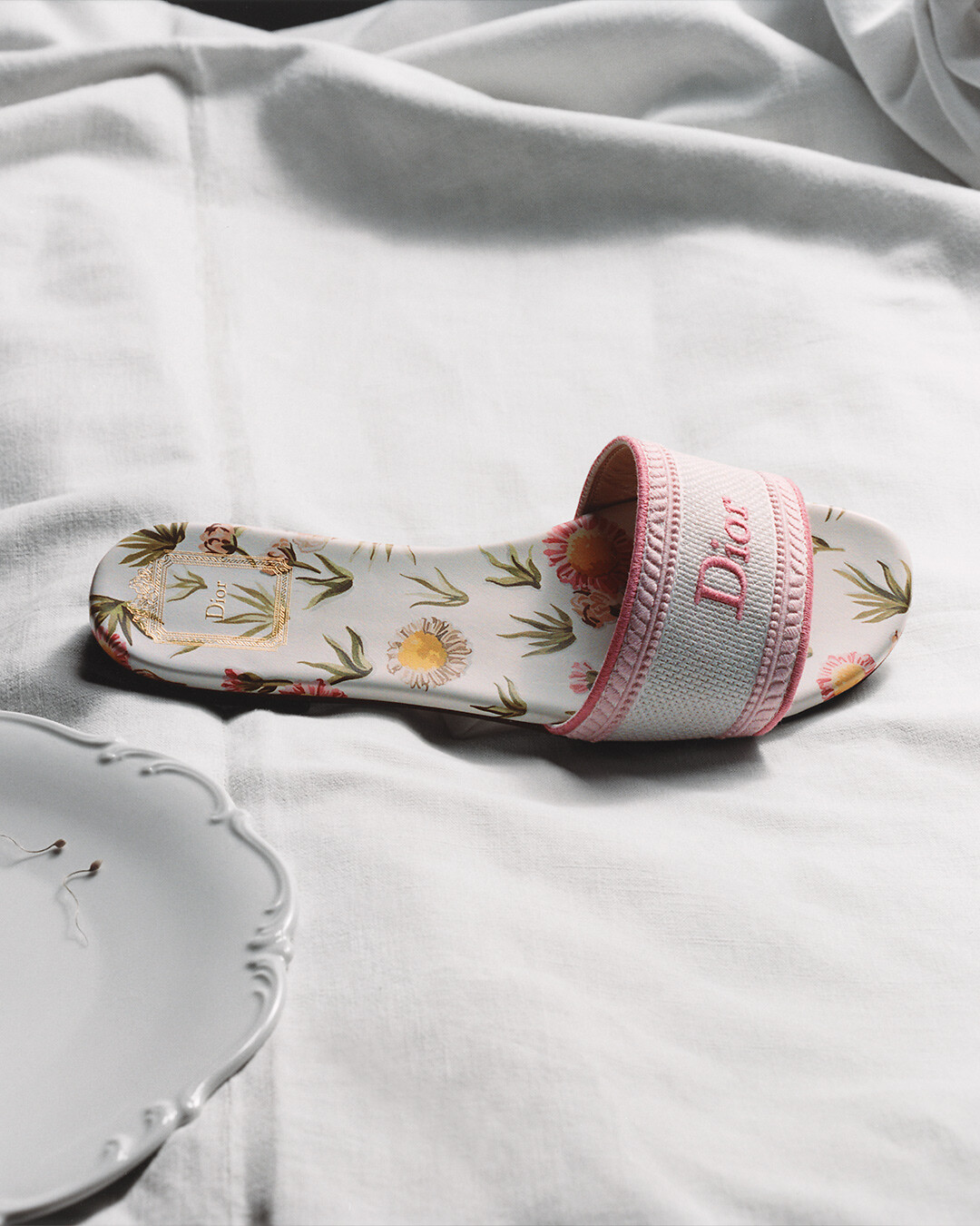 Dway Wedge Sandal White Calfskin and Embroidered Cotton | DIOR