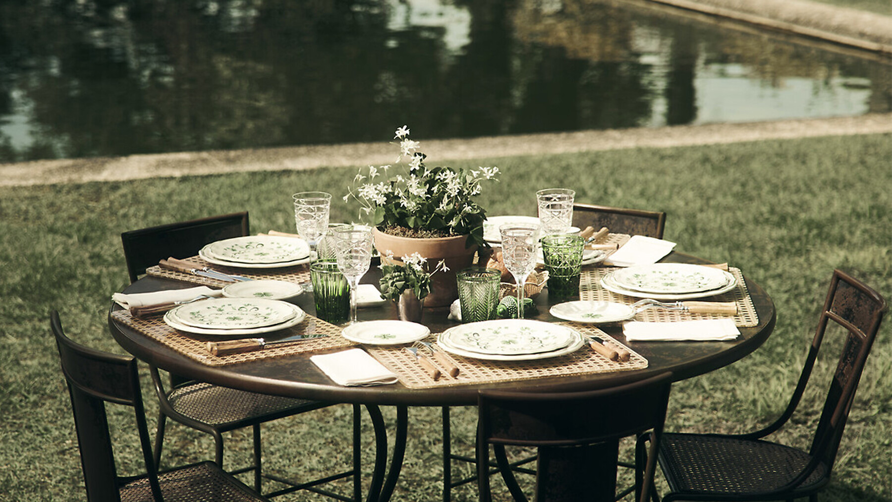 Luxury Dishes, Plates, Glasses - Designer Tablewear | DIOR