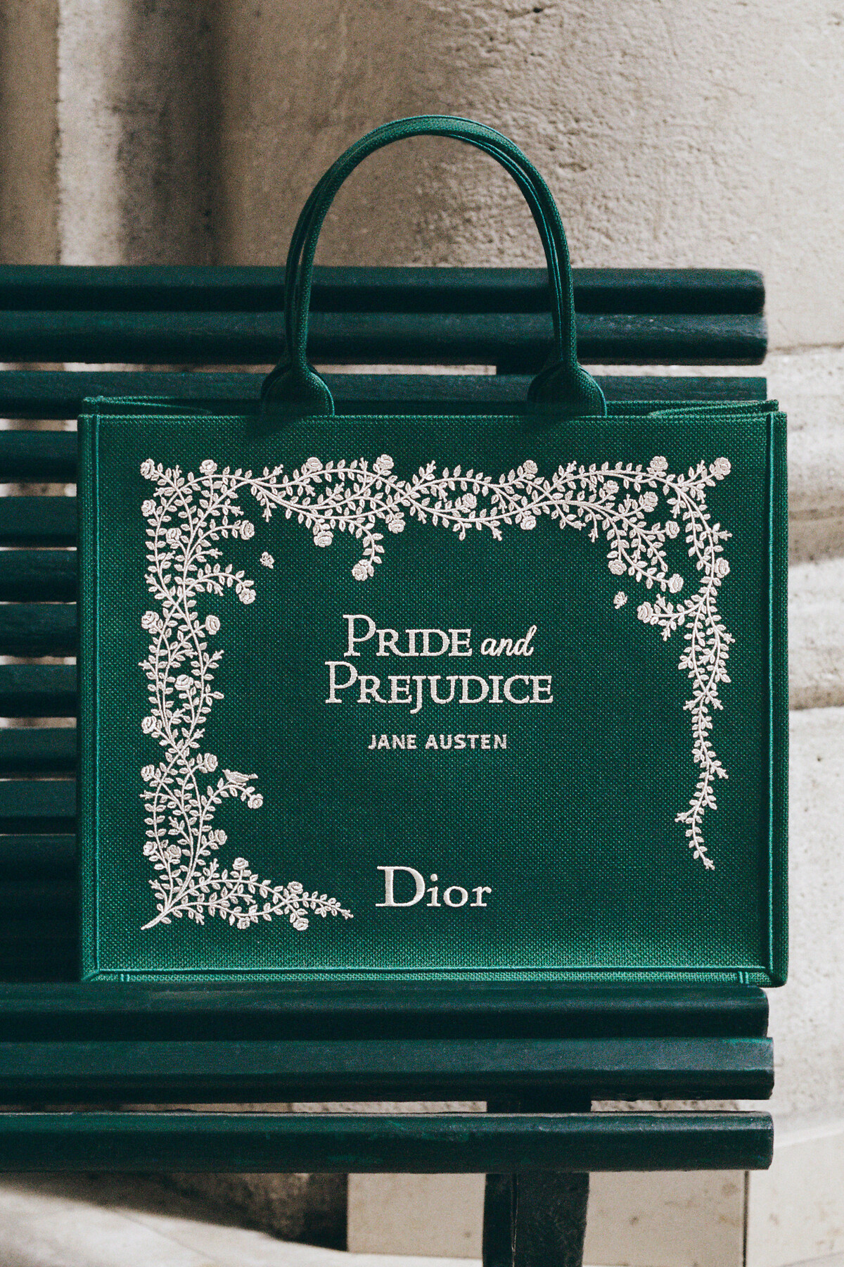 DIOR | ディオール ブック トート|ウィメンズバッグ｜ディオール公式