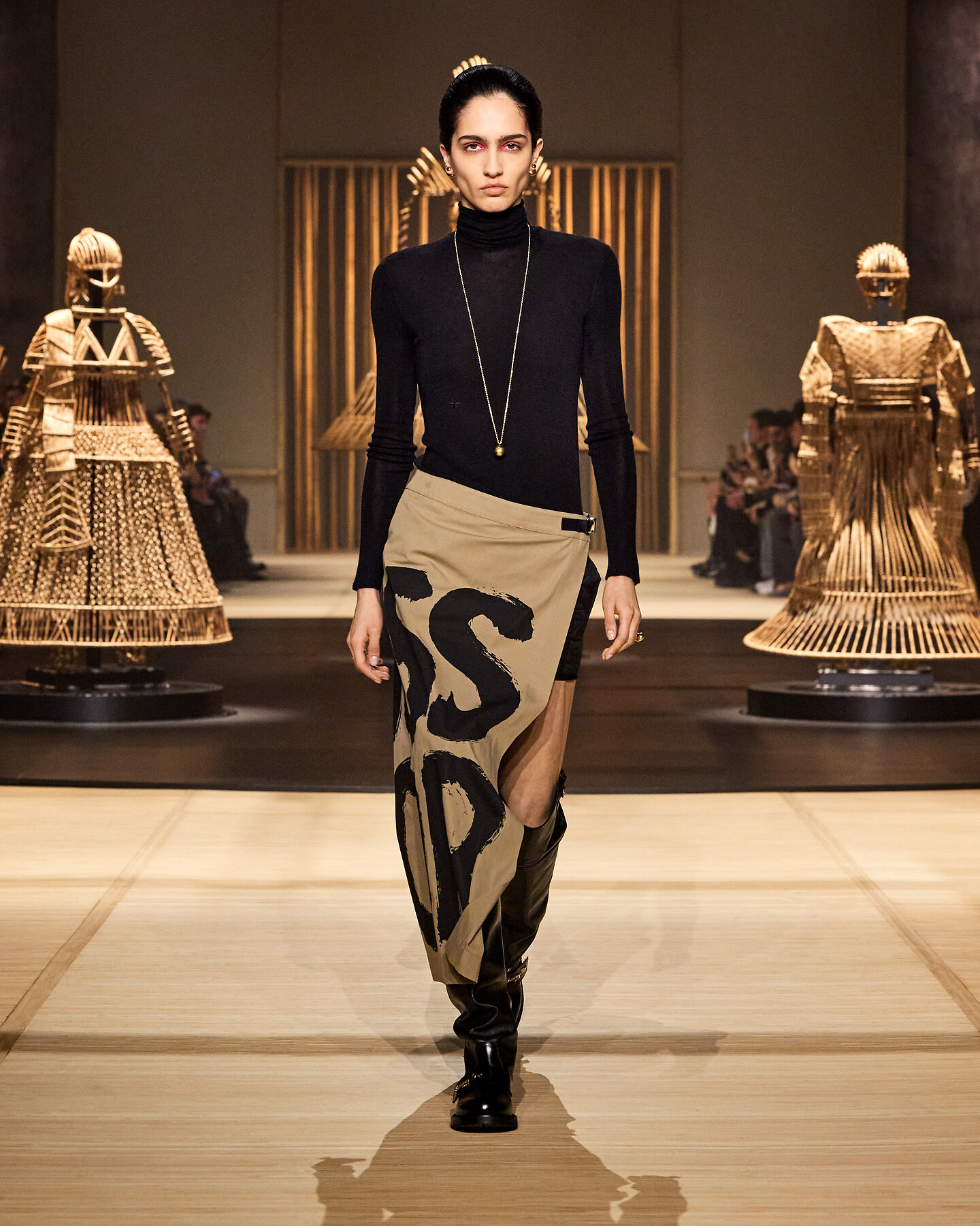 DIOR | 2024-2025年秋冬 コレクション ショー - DÉFILÉS PRÊT-À-PORTER