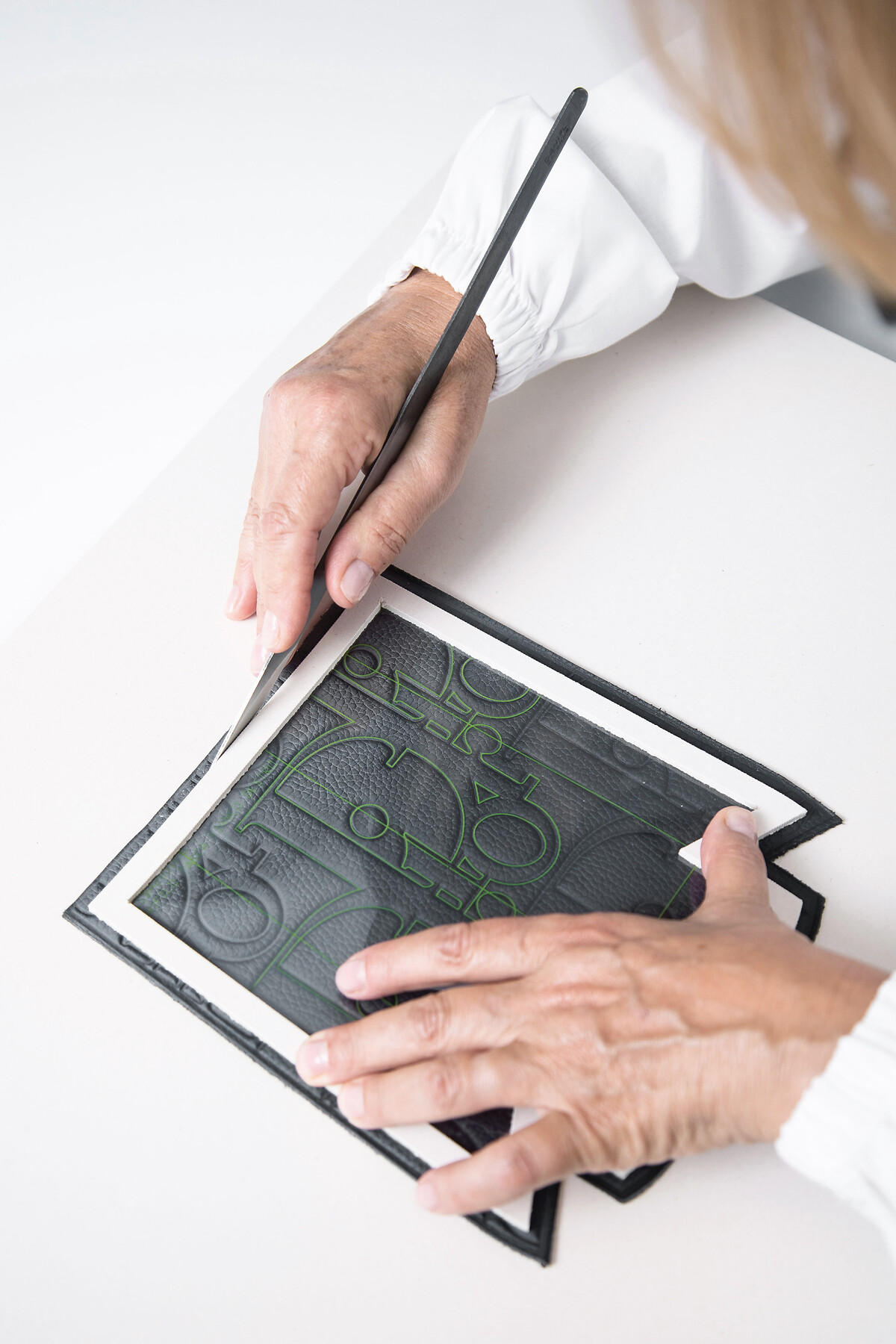 DIOR | 魅惑的なグラデーションが際立つ「ディオール グラビティ