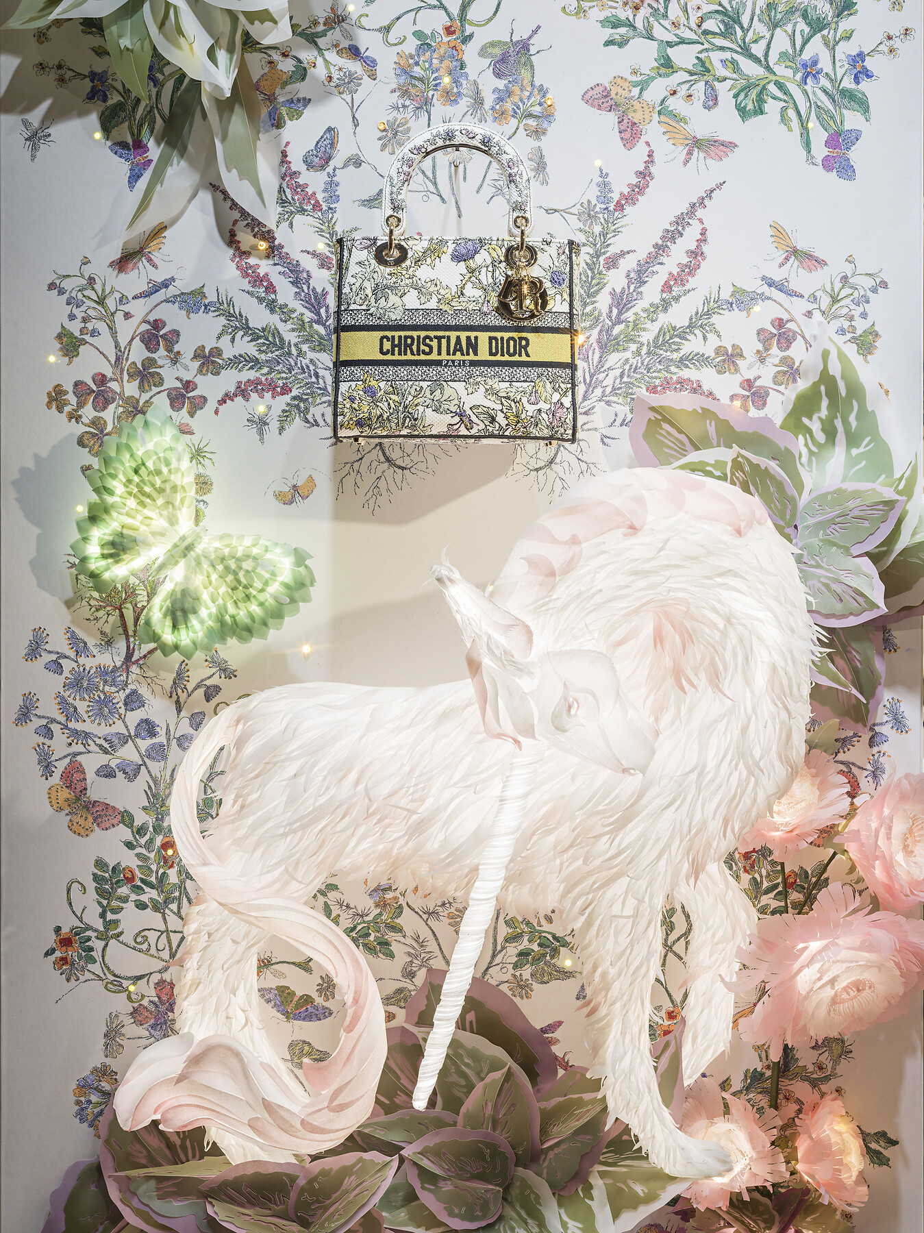 DIOR | ディオールが世界各地でクリスマスデコレーションを発表