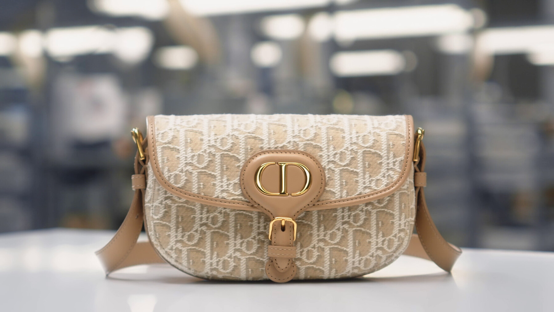DIOR | 「ディオール ボビー イーストウエスト」バッグ - news